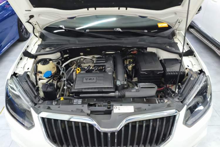 Used Skoda Yeti 2016 1.4TSI DSG Advanced Edition Engine Bay