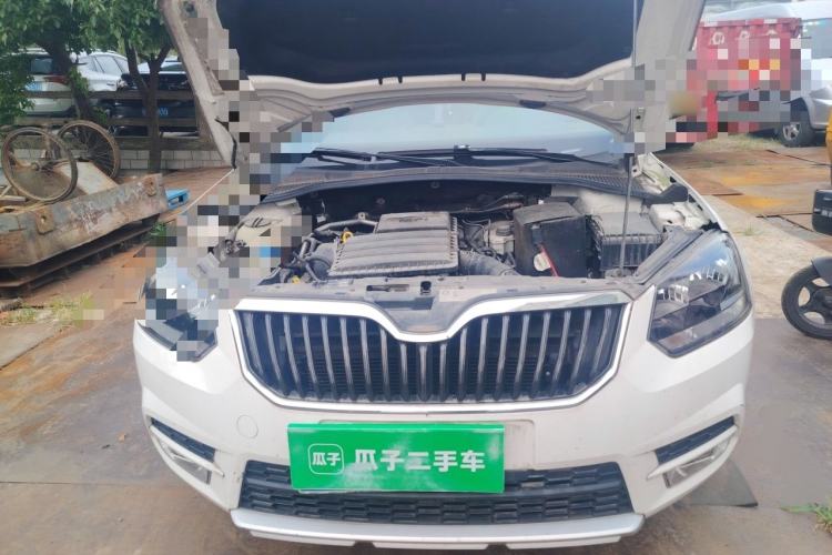 Used Skoda Yeti 2016 1.6L Manual Front-Wheel-Drive Version Engine Bay