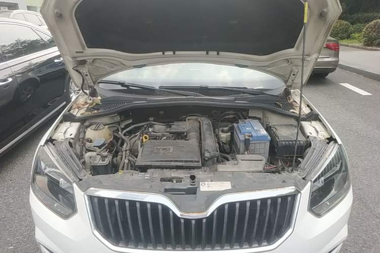 Used Skoda Yeti 2016 1.4TSI Manual Entry-Level Model Engine Bay