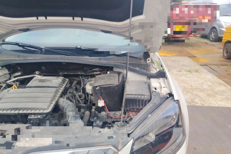 Used Skoda Yeti 2016 1.6L Manual Front-Wheel-Drive Version Engine Bay Left