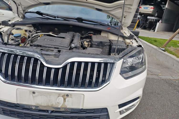 Used Skoda Yeti 2016 1.4TSI DSG Advanced Edition Engine Bay Left