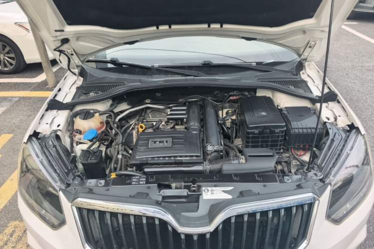 Used Skoda Yeti 2016 1.4TSI DSG Advanced Edition Engine Bay
