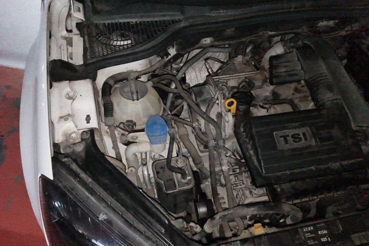 Used Skoda Yeti 2016 1.4TSI Manual Entry-Level Model Engine Bay Right
