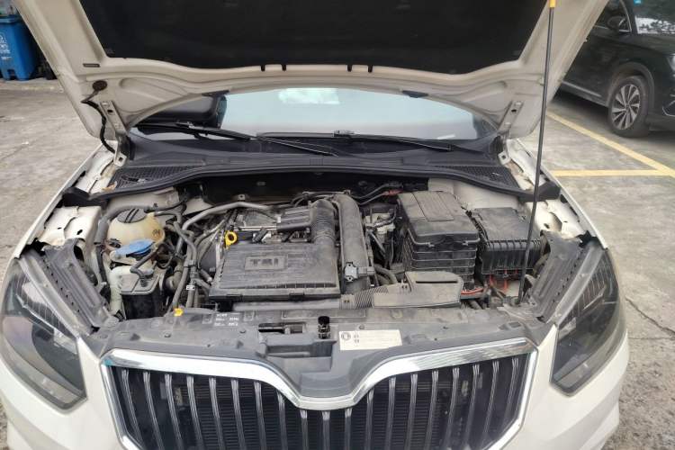Used Skoda Yeti 2016 1.4TSI DSG Advanced Edition Engine Bay