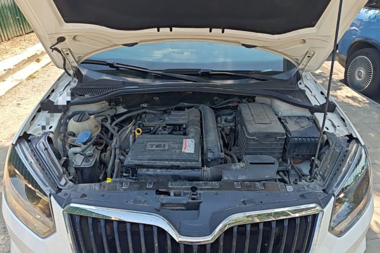 Used Skoda Yeti 2016 1.4TSI DSG Advanced Edition Engine Bay