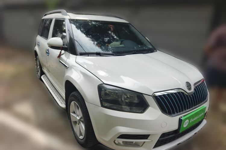 Used Skoda Yeti 2016 1.6L Manual Front-Wheel-Drive Version Front Right 45 Deg