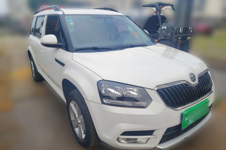 Used Skoda Yeti 2016 1.6L Manual Front-Wheel-Drive Version Front Right 45 Deg