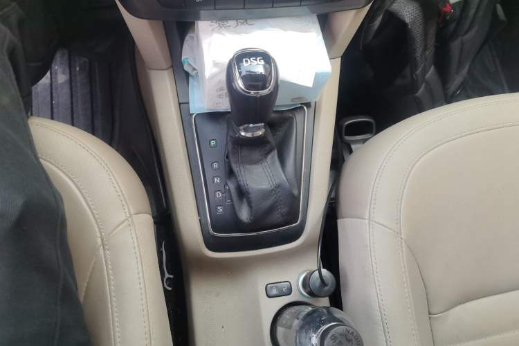 Used Skoda Yeti 2016 1.4TSI DSG Style Edition Gear Lever