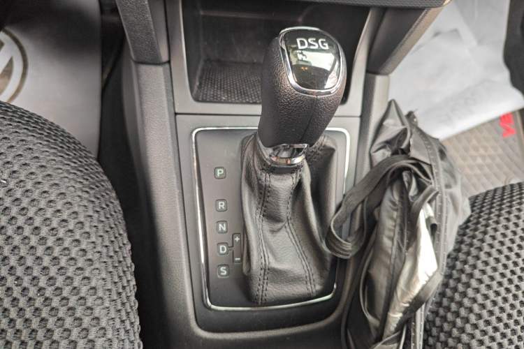 Used Skoda Yeti 2016 1.4TSI DSG Advanced Edition Gear Lever