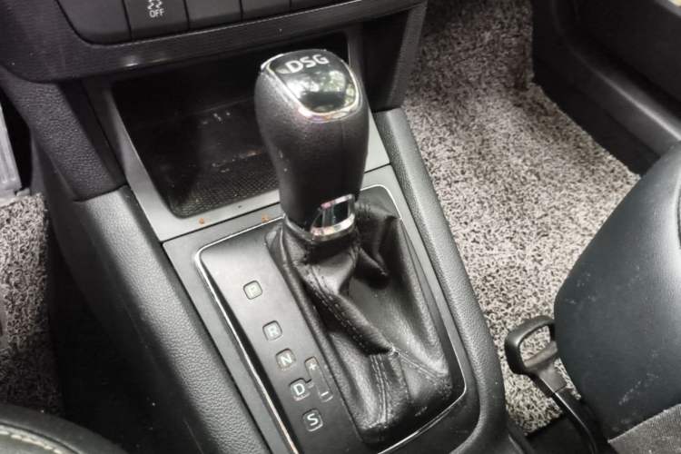 Used Skoda Yeti 2016 1.4TSI DSG Advanced Edition Gear Lever