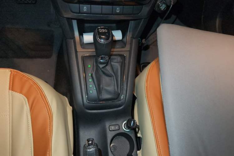 Used Skoda Yeti 2016 1.4TSI DSG Style Edition Gear Lever