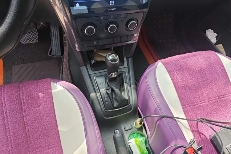 Used Skoda Yeti 2016 1.4TSI DSG Advanced Edition Gear Lever