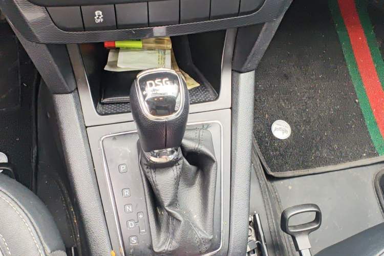 Used Skoda Yeti 2016 1.4TSI DSG Advanced Edition Gear Lever