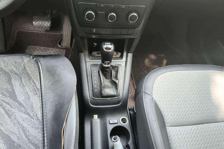 Used Skoda Yeti 2016 1.4TSI DSG Advanced Edition Gear Lever