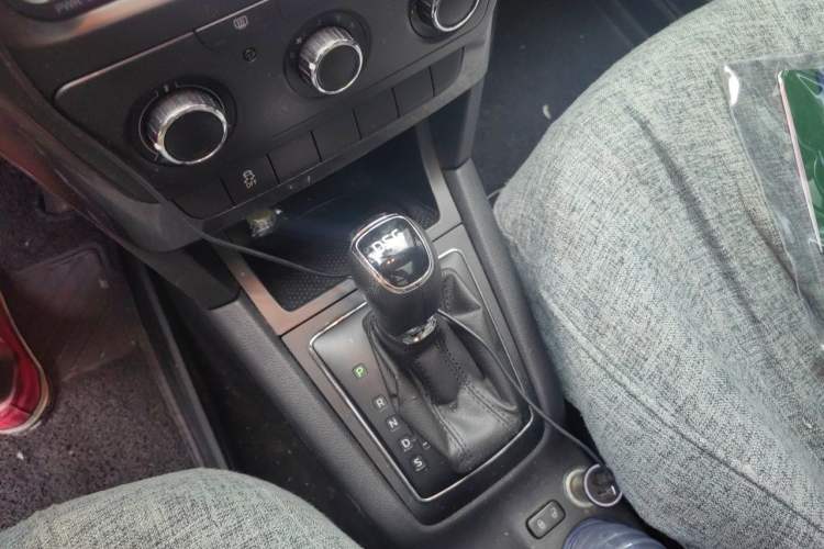 Used Skoda Yeti 2016 1.4TSI DSG Advanced Edition Gear Lever