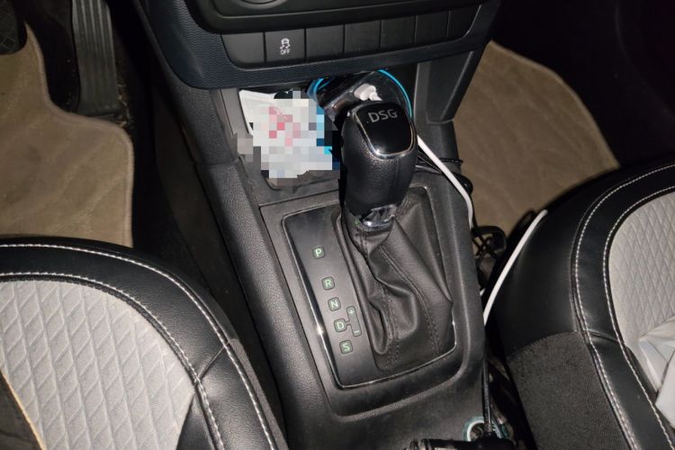 Used Skoda Yeti 2016 1.4TSI DSG Advanced Edition Gear Lever