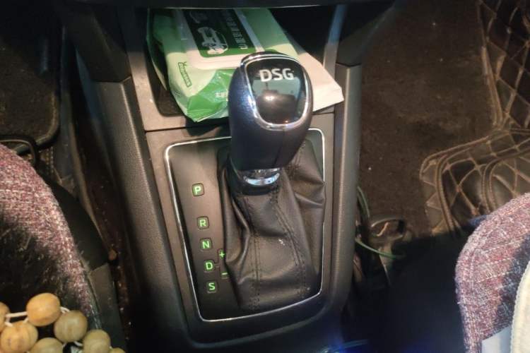 Used Skoda Yeti 2016 1.4TSI DSG Advanced Edition Gear Lever