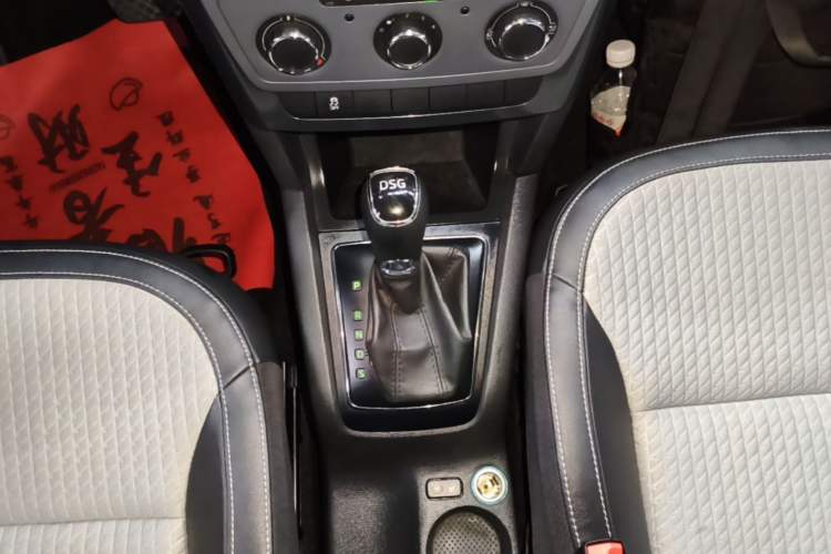 Used Skoda Yeti 2016 1.4TSI DSG Advanced Edition Gear Lever