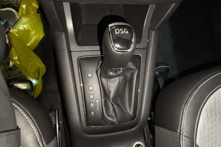 Used Skoda Yeti 2016 1.4TSI DSG Advanced Edition Gear Lever
