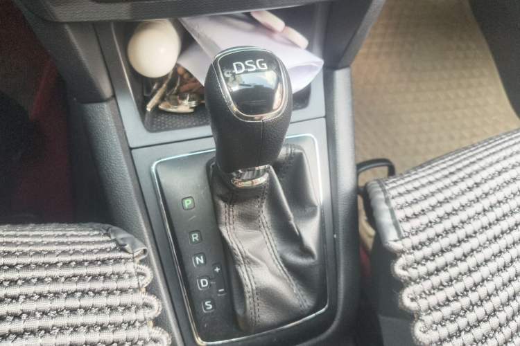 Used Skoda Yeti 2016 1.4TSI DSG Advanced Edition Gear Lever