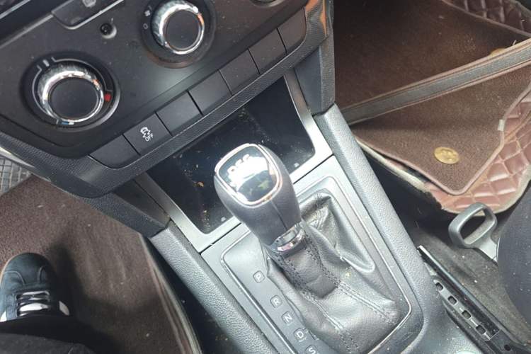 Used Skoda Yeti 2016 1.4TSI DSG Advanced Edition Gear Lever
