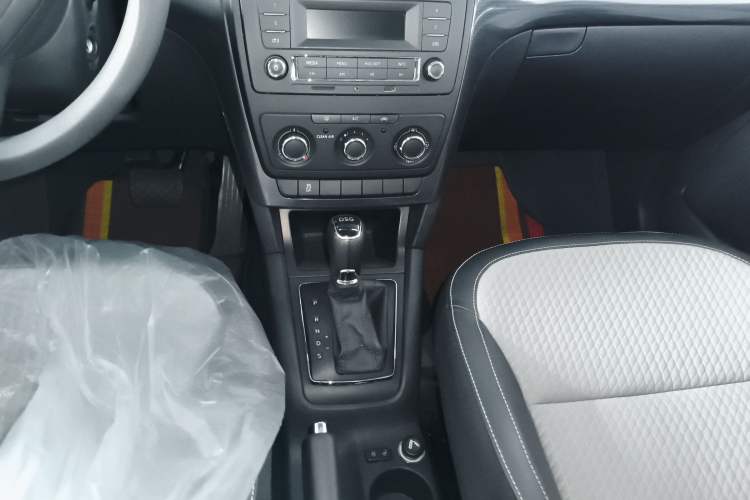 Used Skoda Yeti 2016 1.4TSI DSG Advanced Edition Gear Lever