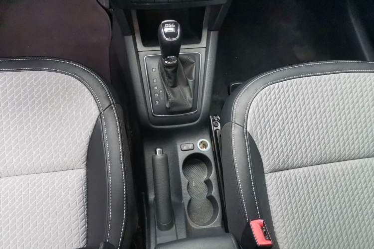 Used Skoda Yeti 2016 1.4TSI DSG Advanced Edition Gear Lever