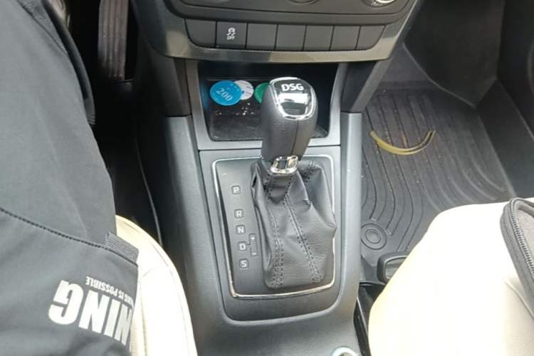 Used Skoda Yeti 2016 1.4TSI DSG Advanced Edition Gear Lever
