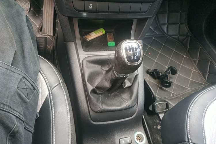 Used Skoda Yeti 2016 1.4TSI Manual Entry-Level Model Gear Lever