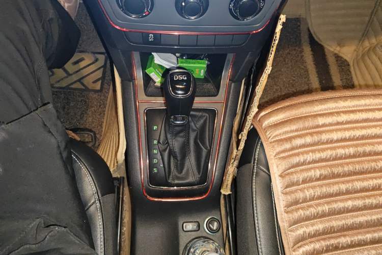 Used Skoda Yeti 2016 1.4TSI DSG Advanced Edition Gear Lever