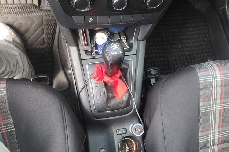 Used Skoda Yeti 2016 1.4TSI DSG Advanced Edition Gear Lever