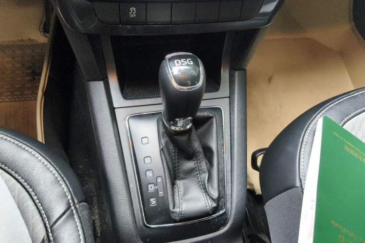 Used Skoda Yeti 2016 1.4TSI DSG Advanced Edition Gear Lever