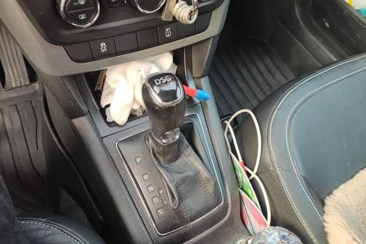 Used Skoda Yeti 2016 1.4TSI DSG Prestige Edition Gear Lever
