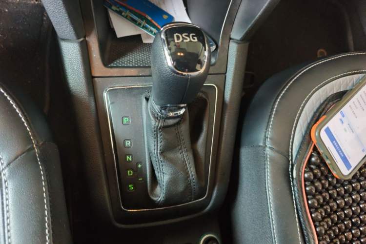 Used Skoda Yeti 2016 1.4TSI DSG Advanced Edition Gear Lever