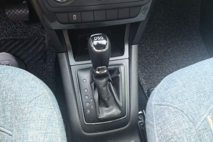 Used Skoda Yeti 2016 1.4TSI DSG Advanced Edition Gear Lever