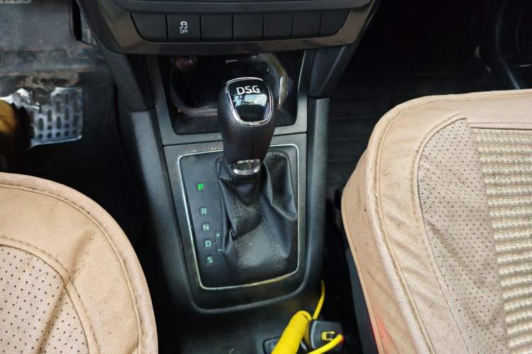 Used Skoda Yeti 2016 1.4TSI DSG Advanced Edition Gear Lever