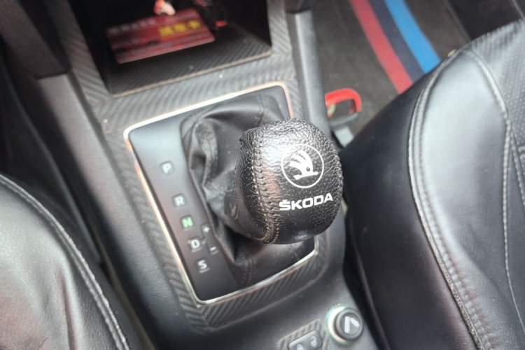 Used Skoda Yeti 2016 1.4TSI DSG Advanced Edition Gear Lever