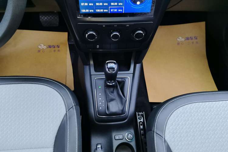 Used Skoda Yeti 2016 1.4TSI DSG Advanced Edition Gear Lever