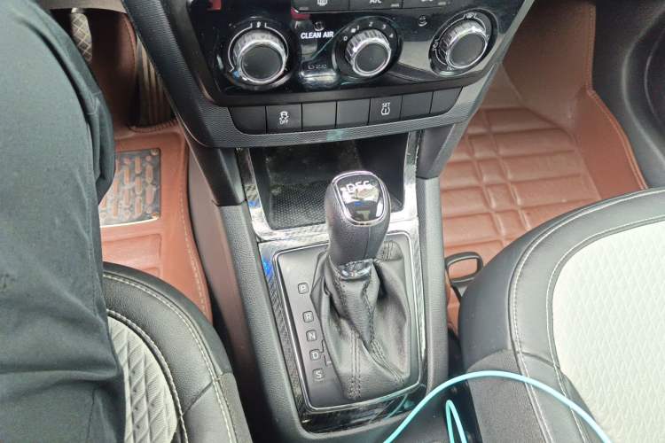 Used Skoda Yeti 2016 1.4TSI DSG Advanced Edition Gear Lever