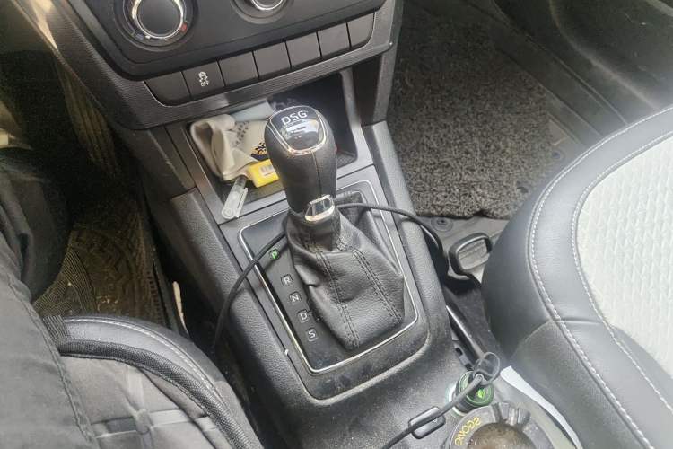 Used Skoda Yeti 2016 1.4TSI DSG Advanced Edition Gear Lever