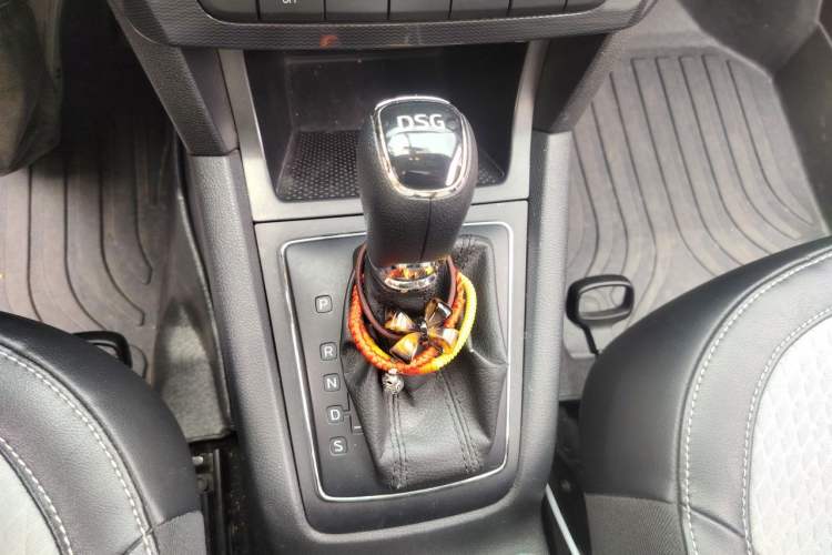 Used Skoda Yeti 2016 1.4TSI DSG Advanced Edition Gear Lever