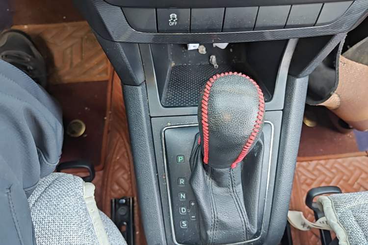 Used Skoda Yeti 2016 1.4TSI DSG Advanced Edition Gear Lever