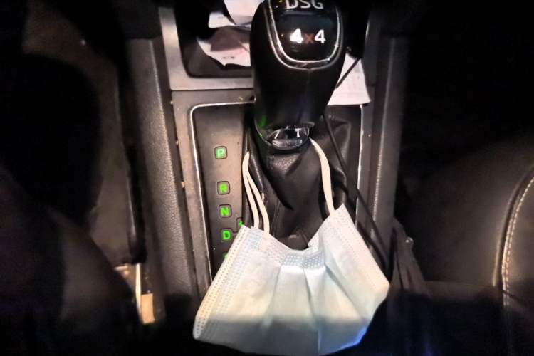 Used Skoda Yeti 2016 1.8TSI DSG Prestige Edition Gear Lever