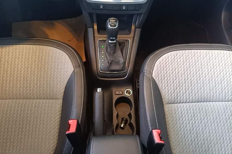 Used Skoda Yeti 2016 1.4TSI DSG Style Edition Gear Lever
