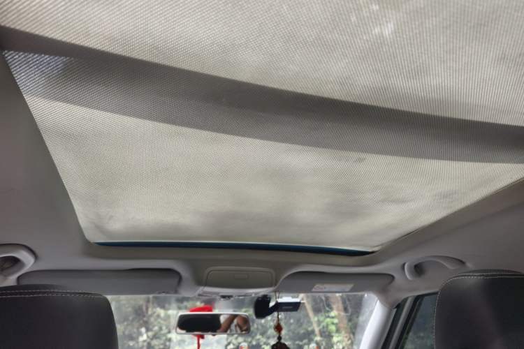 Used Skoda Yeti 2016 1.6L Manual Front-Wheel-Drive Version Headliner