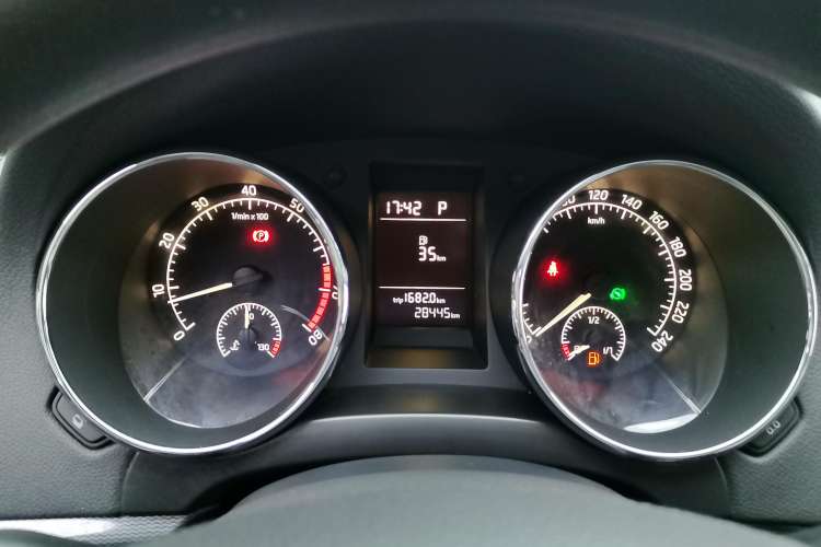 Used Skoda Yeti 2016 1.4TSI DSG Advanced Edition Instrument Cluster