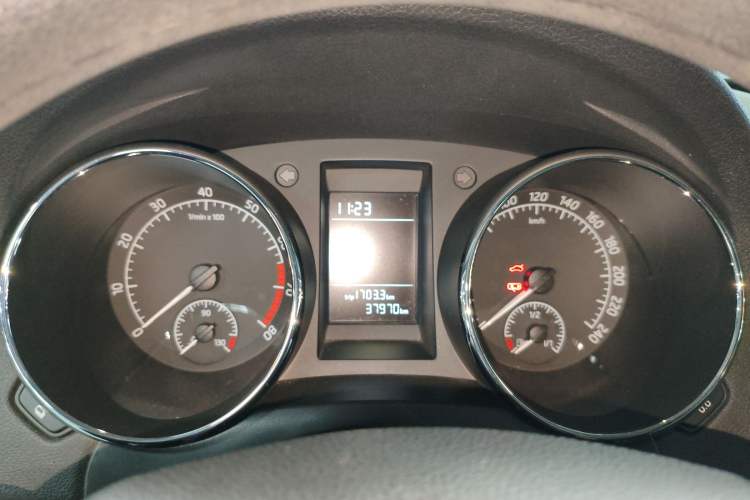 Used Skoda Yeti 2016 1.4TSI DSG Advanced Edition Instrument Cluster