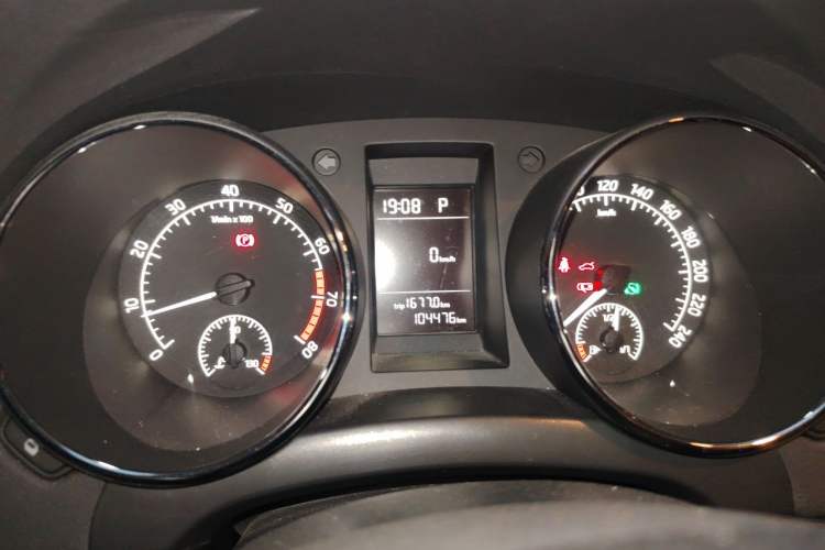 Used Skoda Yeti 2016 1.4TSI DSG Advanced Edition Instrument Cluster