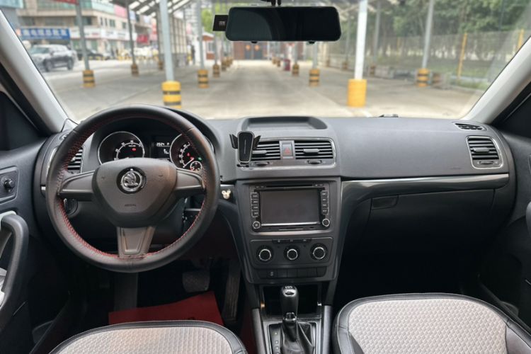Used Skoda Yeti 2016 1.4TSI DSG Advanced Edition Interior 10