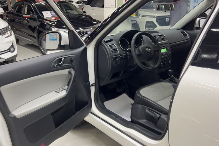 Used Skoda Yeti 2016 1.4TSI DSG Advanced Edition Interior 2